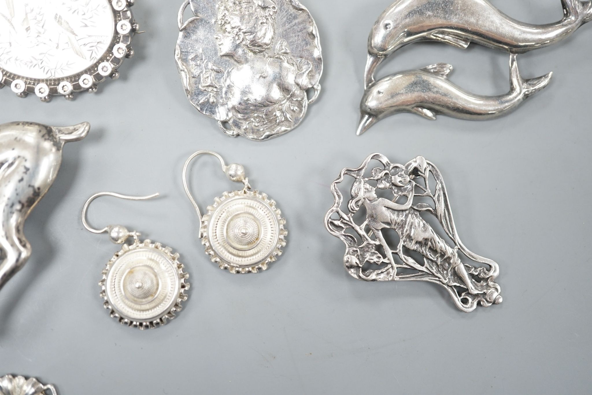 A small collection of mainly 925 and white metal jewellery, including bracelets, comb, brooches and earrings, etc.